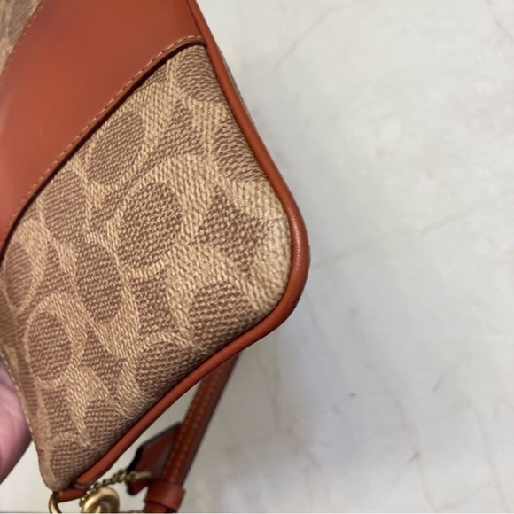 Coach 32445 colorblock and signature wristlet